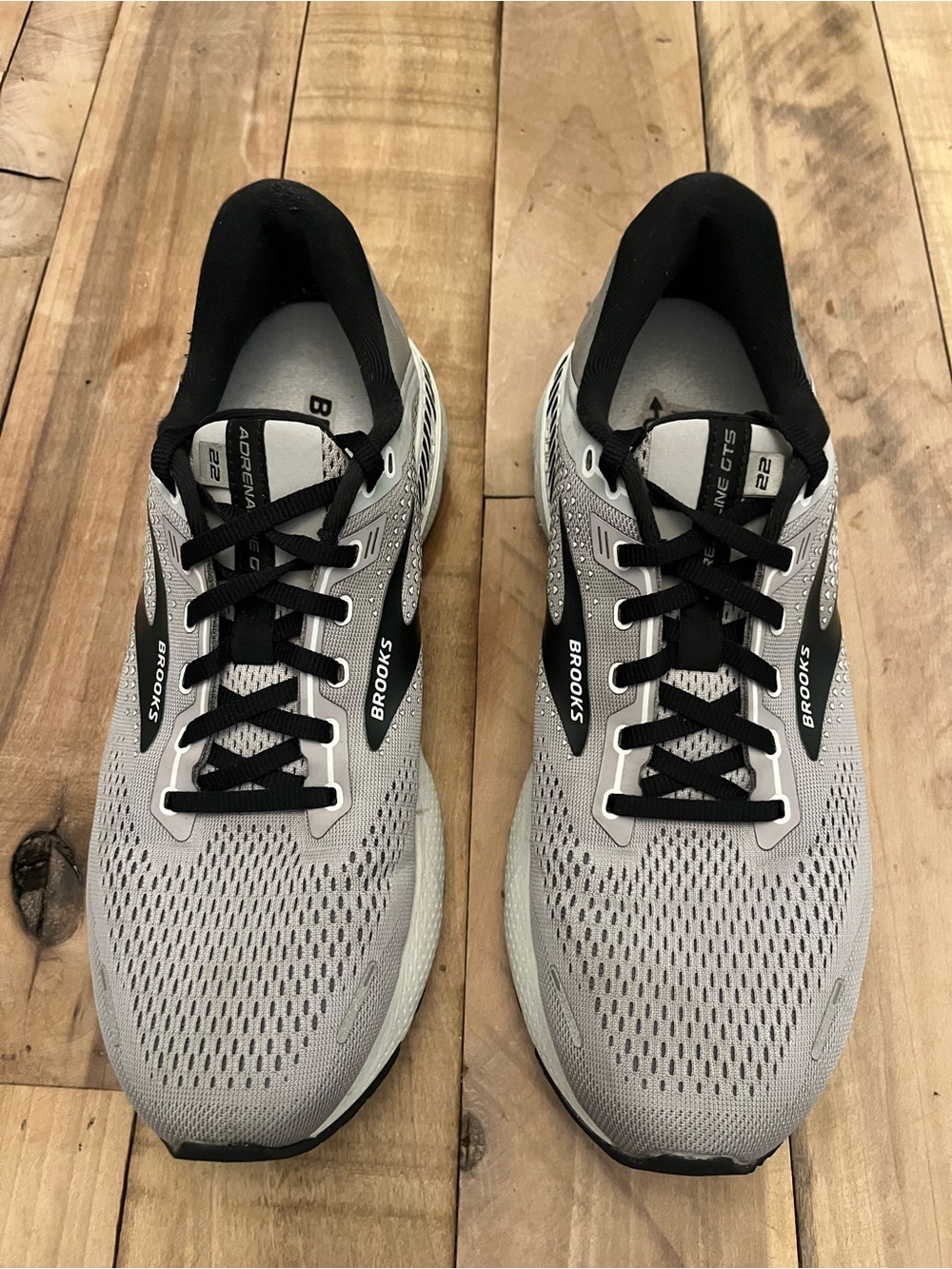 Brooks Adrenaline GTS 22 Gray Men’s Size 10D Running Shoes